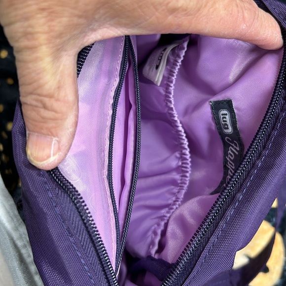 Travel bag . Used once . 3 zipper pocket’s. 2 magnetic closures . Crossbody . - Picture 2 of 8